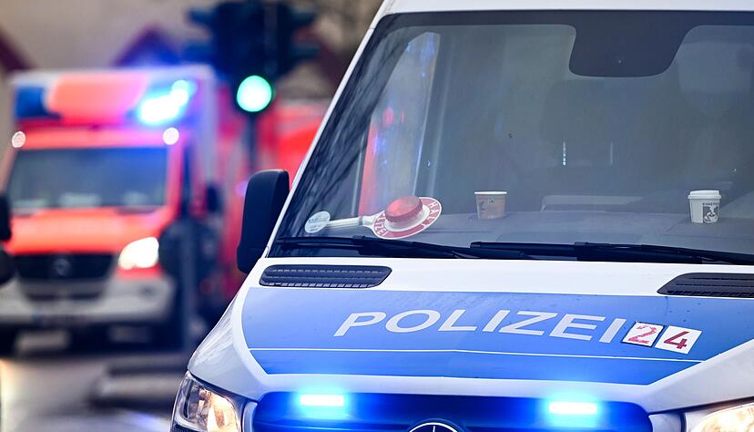 Der Motorradfahrer kommt bei dem Frontalzusammensto&szlig; ums Leben. (Symbolbild)