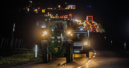 Bei den Protestfahrten (hier ein Bild aus Lauffen) ist es am gestrigen Dienstag zu erheblichen Staus gekommen.
Foto: Lina Bihr