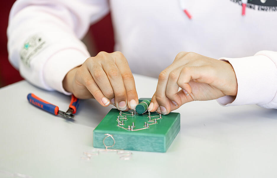 ... und generell in viele verschiedene Berufe reinschnuppern. ... und generell in viele verschiedene Berufe reinschnuppern.