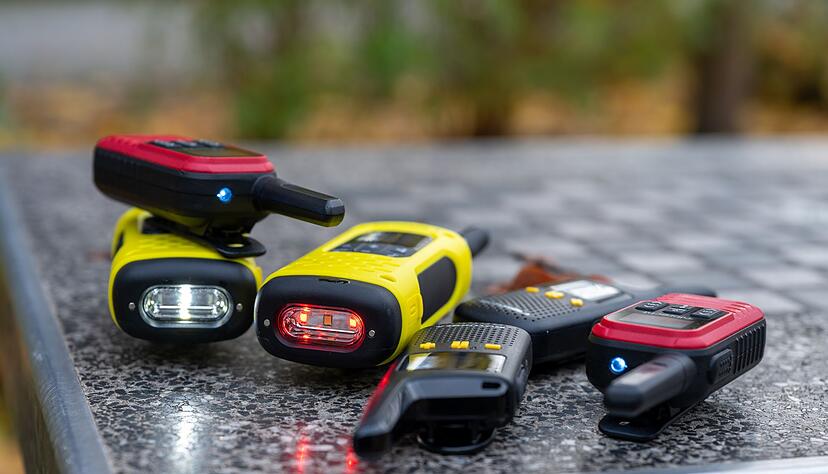 Leuchte, leuchte, kleines Walkie-Talkie: Viele Geräte bringen eine praktische Taschenlampe mit. Leuchte, leuchte, kleines Walkie-Talkie: Viele Geräte bringen eine praktische Taschenlampe mit.