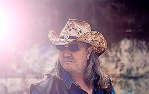 Der Musiker Patrick Simons war plötzlich zum Nichtstun verdammt. Nun hat er eine neue CD aufgenommen.
Foto:privat Der Musiker Patrick Simons war plötzlich zum Nichtstun verdammt. Nun hat er eine neue CD aufgenommen.
Foto:privat