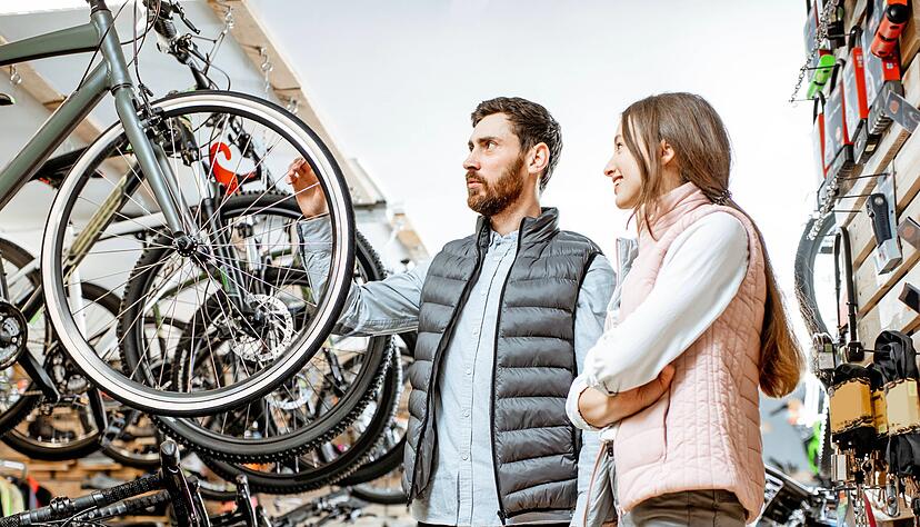 Derzeit verboten: Statt pers&ouml;nlicher Beratung m&uuml;ssen sich Kunden von Fahrradh&auml;ndlern telefonisch oder online informieren.
Foto: rh2010/stock.adobe.com