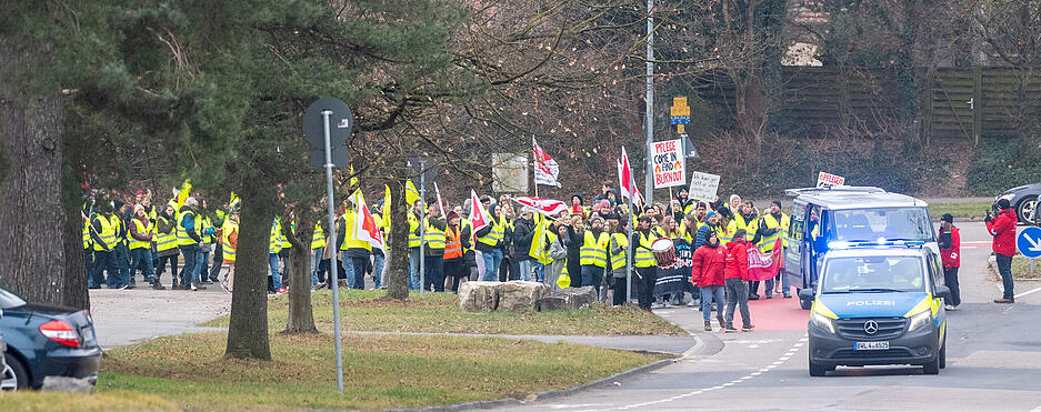 Gemeinsam zieht die Kolone durch Heilbronn. Auch die Polizei war vor Ort.