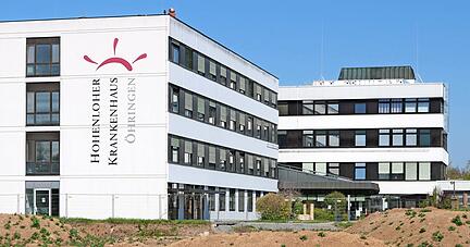 Die Zahl der Covid-19-Patienten, die im Hohenloher Krankenhaus in Öhringen stationär versorgt werden, ist in einer Woche von fünf auf 14 gestiegen.
Foto: Archiv/Reichert Die Zahl der Covid-19-Patienten, die im Hohenloher Krankenhaus in Öhringen stationär versorgt werden, ist in einer Woche von fünf auf 14 gestiegen.
Foto: Archiv/Reichert