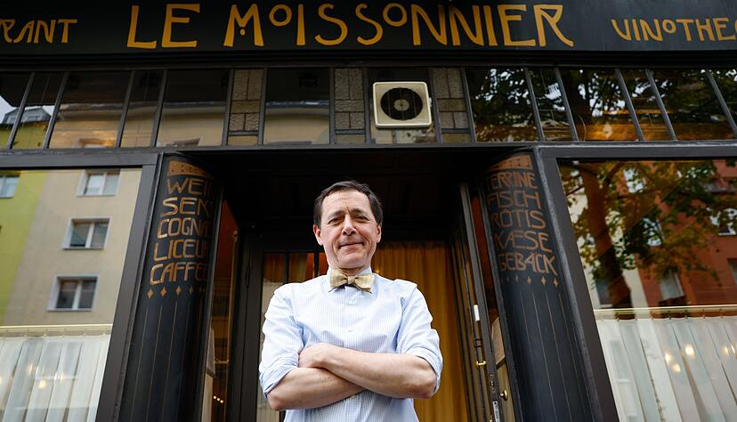 Vincent Moissonnier steht vor seinem Sterne-Bistro «Le Moissonnier», einem kleinen Stück Paris mitten in Köln.
