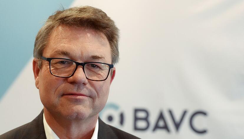 Matthias B&uuml;rk, Verhandlungsf&uuml;hrer beim Arbeitgeberverband BAVC verweist auf die Krise der Chemiebranche (Archivbild)