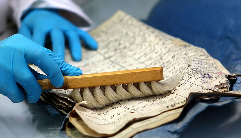 Bei dem Einsturz starben zwei Menschen und unzählige Dokumente wurden verschüttet. (Archivfoto) Bei dem Einsturz starben zwei Menschen und unzählige Dokumente wurden verschüttet. (Archivfoto)