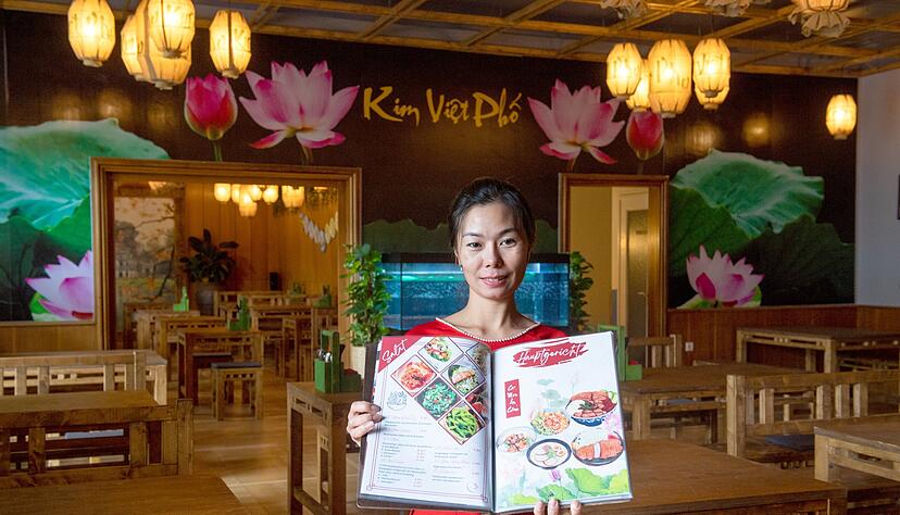 Kim Ahn Le im neuen Restaurant im Heilbronner Bahnhof: Das Viêt Phô bietet ab Montag original vietnamesische Spezialitäten.