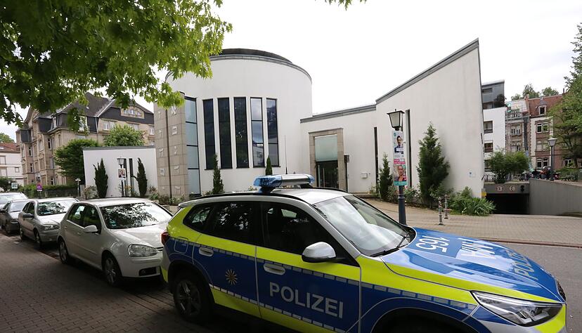 Weil sie einen Anschlag auf die Synagoge in Heidelberg geplant haben sollen, stehen drei Männer vor Gericht. (Archivbild) Weil sie einen Anschlag auf die Synagoge in Heidelberg geplant haben sollen, stehen drei Männer vor Gericht. (Archivbild)