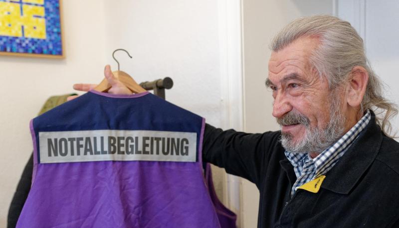 Notfallbegleiter wie Halil Aydemir brauchen viele Qualifikationen: Sie müssen über den Islam Bescheid wissen, den Koran und möglichst auch die Kultur des Betroffenen kennen.