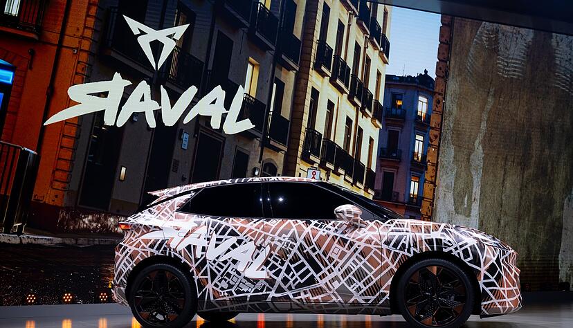 Rauscht mit 225 PS zu den Händlern: der Cupra Raval. Rauscht mit 225 PS zu den Händlern: der Cupra Raval.