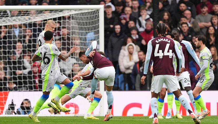 Matty Cash erzielte das Siegtor für Aston Villa. Matty Cash erzielte das Siegtor für Aston Villa.