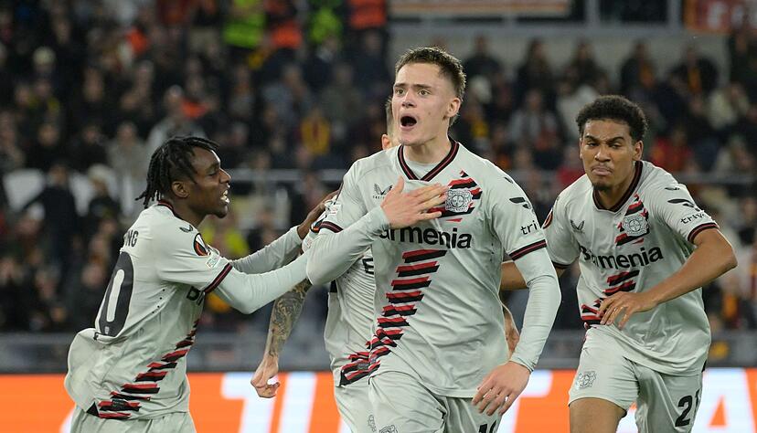 Torjäger Florian Wirtz (M) von Bayer Leverkusen steht im Kader für die EM 2024.
