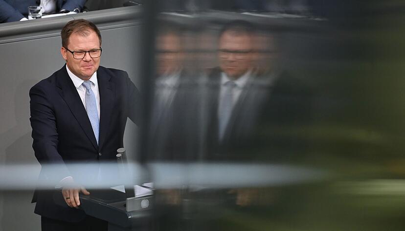 Umweltminister Carsten Schneider spricht sich f&uuml;r einen besseren Schutz der Weltmeere aus. (Archivbild)