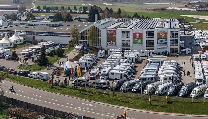 Ein Blick auf das 16.000 Quadratmeter große Firmenareal von Herzog in Kirchheim am Neckar. Ein Blick auf das 16.000 Quadratmeter große Firmenareal von Herzog in Kirchheim am Neckar.