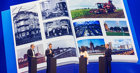 Zum Jubiläum des Lebensmittelkonzerns ist natürlich auch ein Buch erschienen. Die Autoren stellten das Werk vor. Zum Jubiläum des Lebensmittelkonzerns ist natürlich auch ein Buch erschienen. Die Autoren stellten das Werk vor.