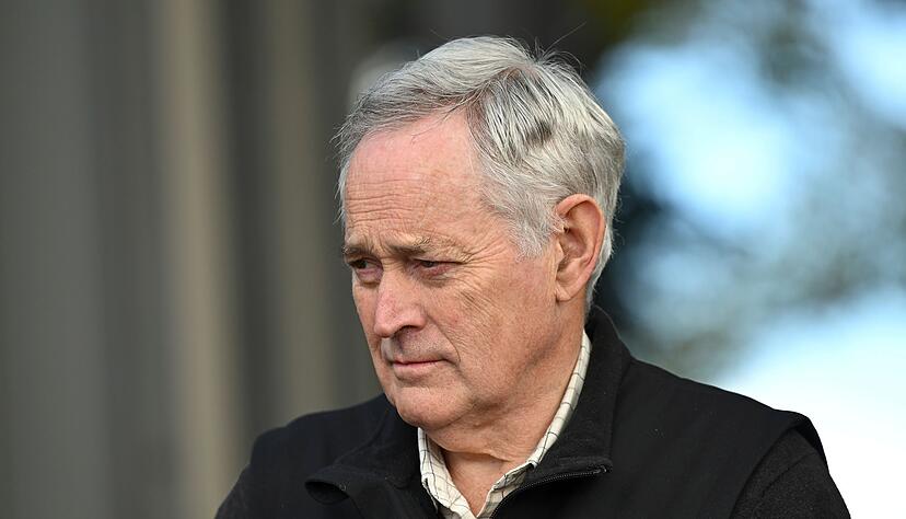 Ian Wilskinson überlebte das Mittagessen nur um Haaresbreite. Ian Wilskinson überlebte das Mittagessen nur um Haaresbreite.