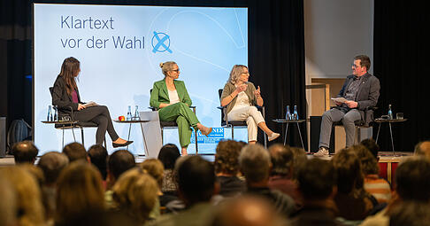 Katrin Veyel (Zweite von links) und Susanne Uebel-Madenciler (rechts daneben) stellen sich den Fragen der HZ-Redakteure Stefanie Jani und G&ouml;tz Greiner.