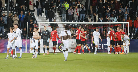 Entt&auml;uschte Freiberger 0:4-Verlierer auf der einen Seite. Gl&uuml;ckliche Sieger, die bald in der dritten Liga spielen, auf der anderen Seite.