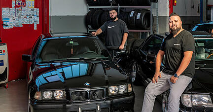 Haben sich einen Namen in der Tuning-Szene gemacht: Hamza (links) und Mehmet Sivrikaya.
Foto: Mario Berger