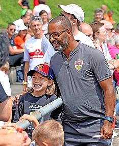 Autogramm- und Selfie-Magnet Cacau: Keiner ging leer aus. Autogramm- und Selfie-Magnet Cacau: Keiner ging leer aus.