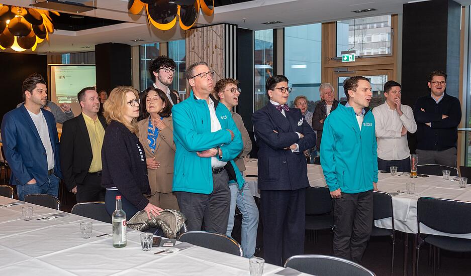 Entt&auml;uschte Gesichter bei der CDU-Wahlparty im Heilbronner Parkhotel bei der Verk&uuml;ndung der ersten Prognose um 18 Uhr.