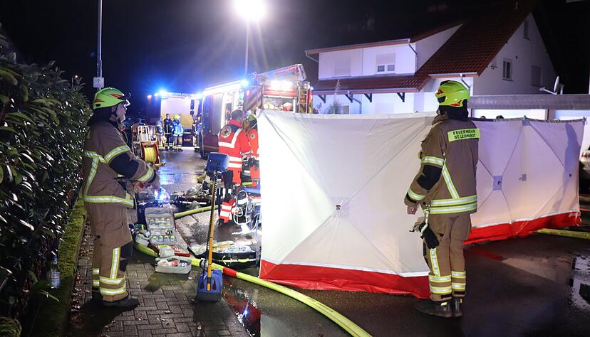 Bei einem Brand in St. Leon-Rot sind zwei Menschen ums Leben gekommen. Bei einem Brand in St. Leon-Rot sind zwei Menschen ums Leben gekommen.