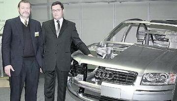 Werkleiter Jürgen Lunemann (links) und Heinrich Timm, Leiter des Aluminium- und Leichtbauzentrums, setzen auf die Leichtbaukompetenz in Neckarsulm. (Foto: Audi) Werkleiter Jürgen Lunemann (links) und Heinrich Timm, Leiter des Aluminium- und Leichtbauzentrums, setzen auf die Leichtbaukompetenz in Neckarsulm. (Foto: Audi)