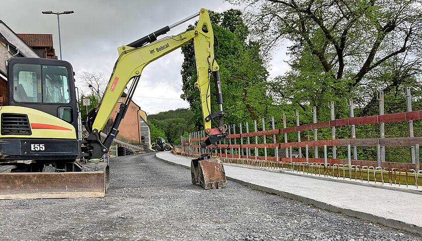 Man kann die Straße zwar mittlerweile mehr als nur erahnen, der Termin für die Fertigstellung der L530 ist allerdings wieder nach hinten geschoben wurden.
Foto: Elfi Hofmann