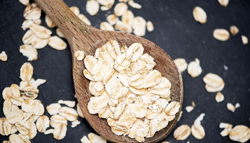 Hafer ist in Deutschland besonders beliebt: Als Flocken eignet er sich als Backzutat oder Topping besonders gut.