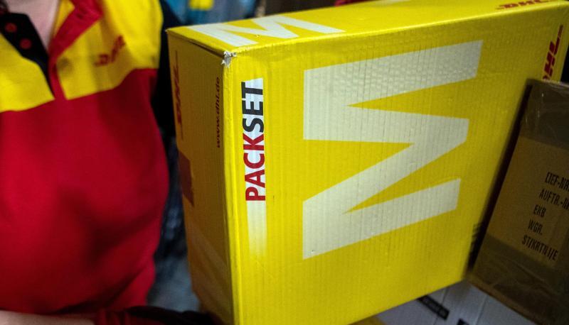 Arbeit im Paketzentrum der DHL.