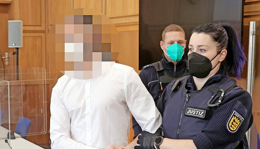 Nachdem der erste Prozess im Juni geplatzt ist, muss sich der 30-jährige Heilbronner seit Dienstag zum zweiten Mal unter anderem wegen des Vorwurfs des Totschlags vor dem Landgericht verantworten.
Foto: Ralf Seidel