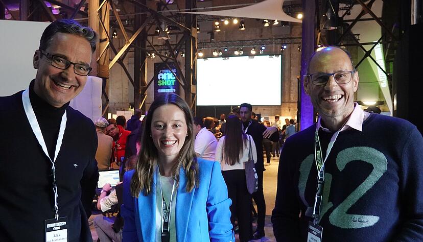 Hightech-Gr&uuml;nderfonds-Gesch&auml;ftsf&uuml;hrer Alex von Frankenberg (von links), Gr&uuml;nderin Lena Weirauch und Unternehmer J&uuml;rgen Hartmann im Gespr&auml;ch.