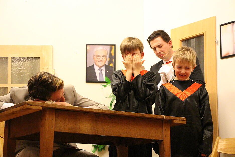 Auch Achim Becks Kinder Christian und Matthias glauben nicht an Papas Unschuld.