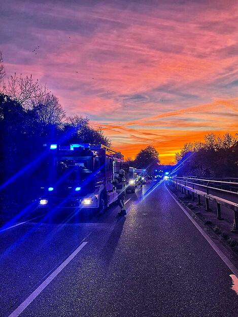 Gegen 6:30 Uhr hat es zwischen Biberach und Neckargartach gekracht. Die Feuerwehr Heilbronn war nach dem Frontalcrash vor Ort.