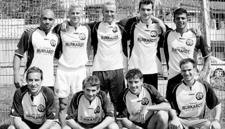 Die Neuzugänge des TSV Crailsheim: Dominik Werling, Martin Schmidt, Sanel Bradaric, Patric Maag, Taner Koc (hinten von links) sowie Jürgen Paul, Patrick Lettenmaier, Ralf Kettemann und Engin Olgun (vorne). (Foto: Werner Dienel) Die Neuzugänge des TSV Crailsheim: Dominik Werling, Martin Schmidt, Sanel Bradaric, Patric Maag, Taner Koc (hinten von links) sowie Jürgen Paul, Patrick Lettenmaier, Ralf Kettemann und Engin Olgun (vorne). (Foto: Werner Dienel)
