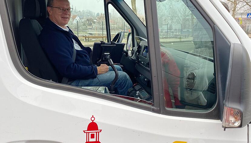 Seit anderthalb Jahren steuert Erik Ziebell als einer von 35 Fahrern den Bürgerbus durch Eppingen. Seit anderthalb Jahren steuert Erik Ziebell als einer von 35 Fahrern den Bürgerbus durch Eppingen.