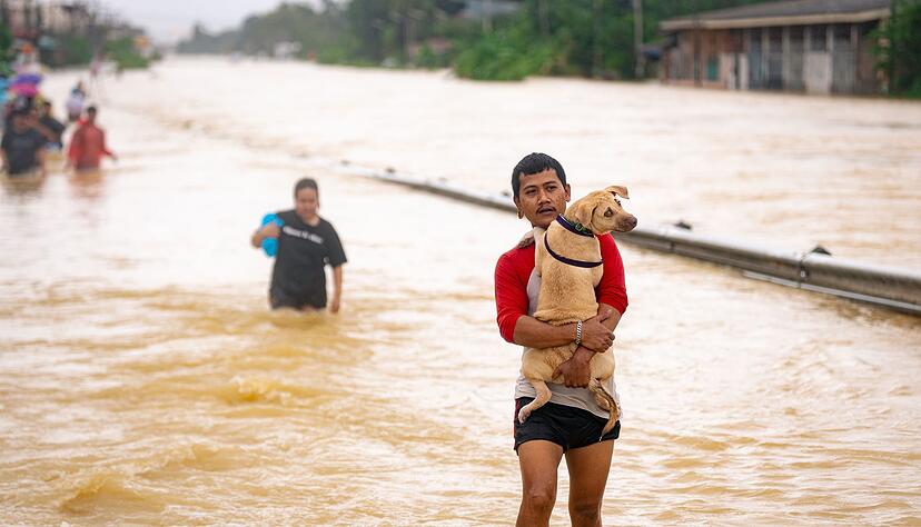 Hunderttausende sind in Südthailand auf der Flucht vor dem Hochwasser.
