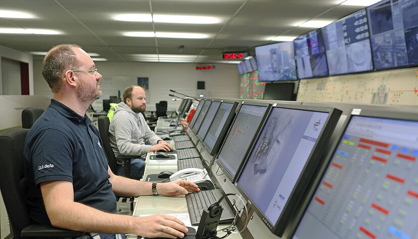 Ariane-6-Triebwerkstests in Lampoldshausen erfolgreich - Wann fliegt die neue Generation der europäischen Trägerrakete in den Weltraum? - Fotos vom Prüfstand 5.2. Maximilian Graser (vorne) und Frerk Steen Ariane-6-Triebwerkstests in Lampoldshausen erfolgreich - Wann fliegt die neue Generation der europäischen Trägerrakete in den Weltraum? - Fotos vom Prüfstand 5.2. Maximilian Graser (vorne) und Frerk Steen