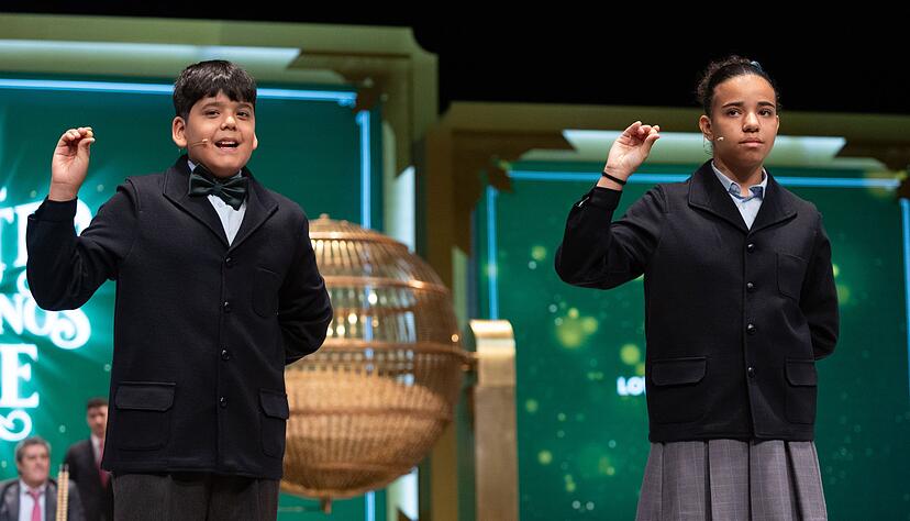 Traditionell singen Schüler des Madrider Internats San Ildefonso die Zahlen vor. Traditionell singen Schüler des Madrider Internats San Ildefonso die Zahlen vor.