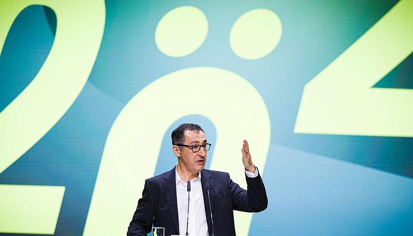 Im Landtagswahlkampf übt sich Cem Özdemir im Umgang mit den Grünen im Spagat zwischen Nähe und Distanz. Im Landtagswahlkampf übt sich Cem Özdemir im Umgang mit den Grünen im Spagat zwischen Nähe und Distanz.