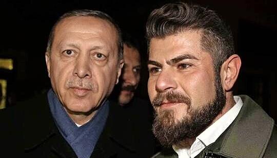 Tugrul Selmanoglu im Jahr 2019 mit dem türkischen Präsidenten Erdogan. Tugrul Selmanoglu im Jahr 2019 mit dem türkischen Präsidenten Erdogan.