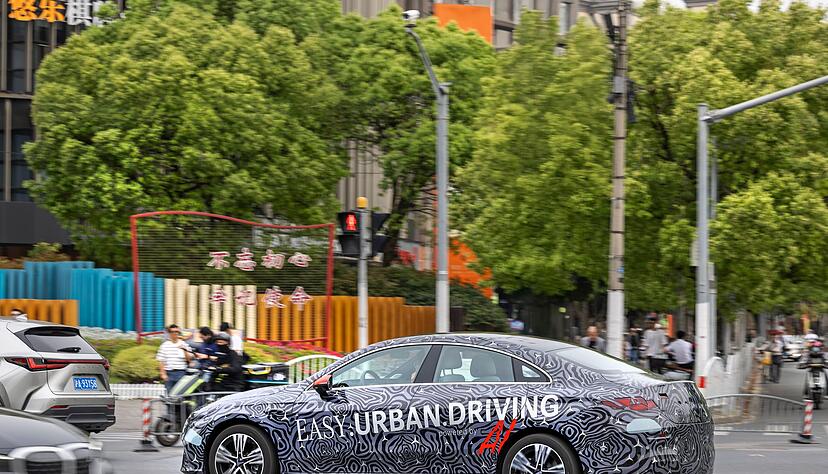 Es bleibt ein Thema - auch im neuen Jahr: Teilautomatisierte Fahrsysteme.