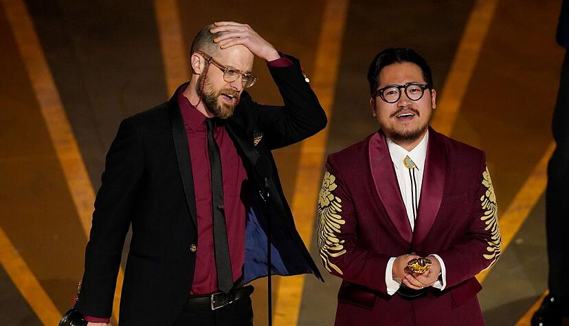 Der Regie-Oscar geht an Daniel Scheinert (l) und Daniel Kwan (&laquo;Everything Everywhere All at Once&raquo;).