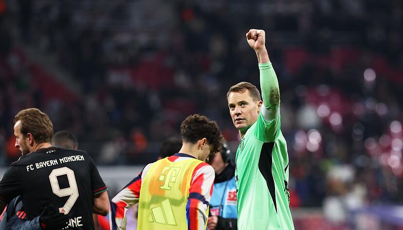 Manuel Neuer (r) zeigt aktuell starke Leistungen bei den Bayern, schloss eine DFB-R&uuml;ckkehr bisher stets aus.