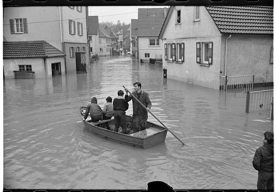 Hochwasserschäden in Bad Friedrichshall-Kochendorf. Aufnahme aus Februar 1970. Hochwasserschäden in Bad Friedrichshall-Kochendorf. Aufnahme aus Februar 1970.