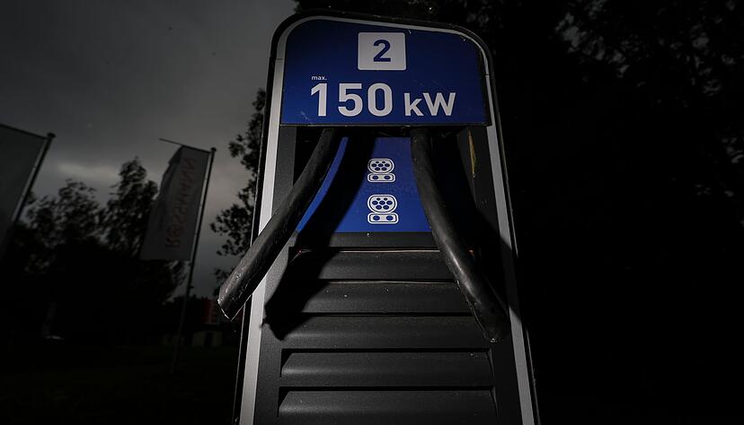 Für andere E-Autofahrerinnen und -fahrer ist das frustrierend - denn laden ist hier nicht möglich. Für andere E-Autofahrerinnen und -fahrer ist das frustrierend - denn laden ist hier nicht möglich.