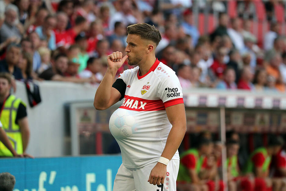 Erstes Ligaspiel für den VfB Stuttgart, erstes Tor – und der Babyjubel von Ermedin Demirovic.