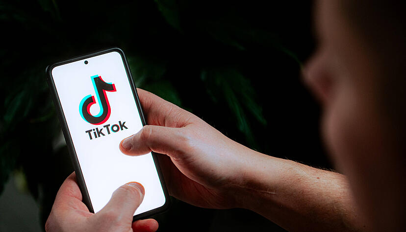 Unter Jugendlichen gibt es derzeit einen gef&auml;hrlichen TikTok-Trend &ndash; teilweise f&uuml;hrt dieser zur Bewusstlosigkeit oder gar schlimmeren.