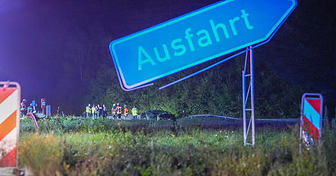 Die Polizei folgte auf der A6 einem BMW-Fahrer, der erst in Schlangenlinien unterwegs war und später an der Anschlussstelle Sinsheim-Steinsfurt verunfallte.